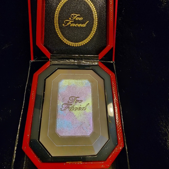 TOO FACED RARE COLLECTABLE DIAMOND LIGHT HIGHLIGHTER, NWT - Picture 4 of 8